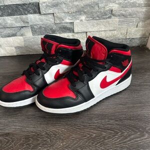 BIG BOYS AIR JORDAN 1 - SIZE 6.5